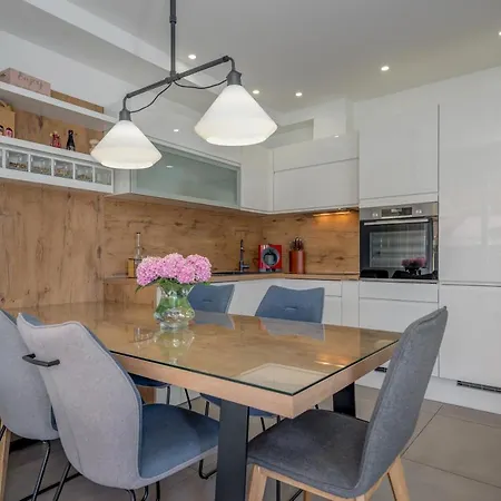 Apartman Nevera *
