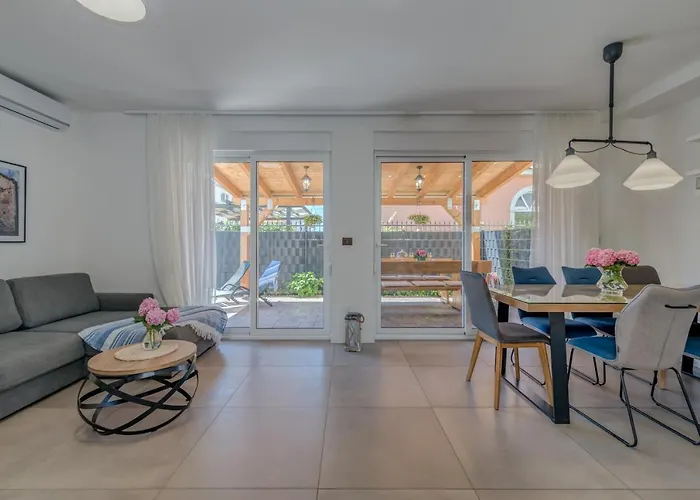 Nevera * トロギール